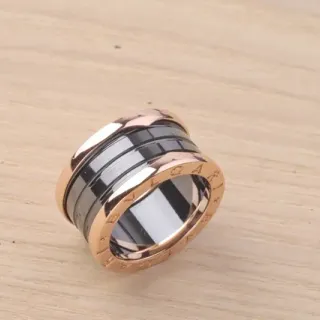 Bvlgari B.zero1 রোজ গোল্ড এবং ব্ল্যাক সিরামিক ঘূর্ণন রিং