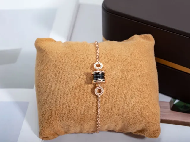 Bvlgari B.zero1 Bracelet or rose et céramique blanche 5