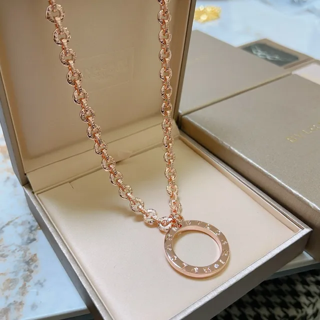Bvlgari B.zero1 Collier pendentif circulaire en or rose diamanté 7