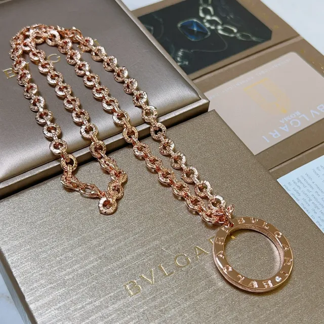 Bvlgari B.zero1 Collier pendentif circulaire en or rose diamanté 5
