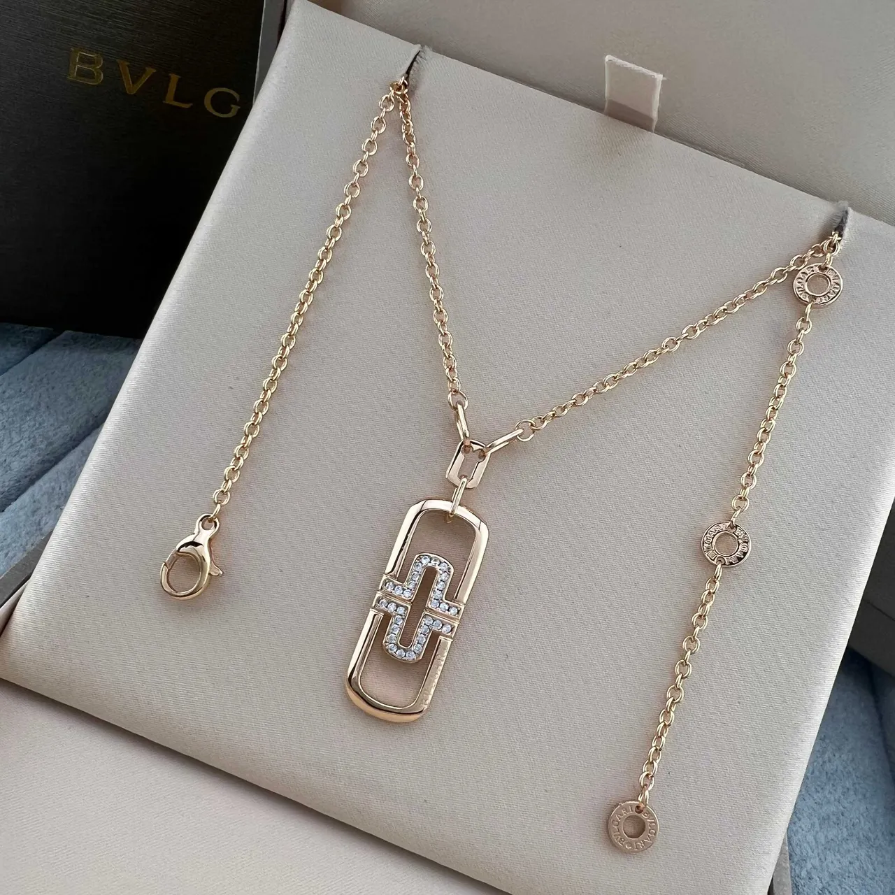 Bvlgari B.zero1 argent or entrelacé géométrique pendentif pavé-set cristaux collier 3