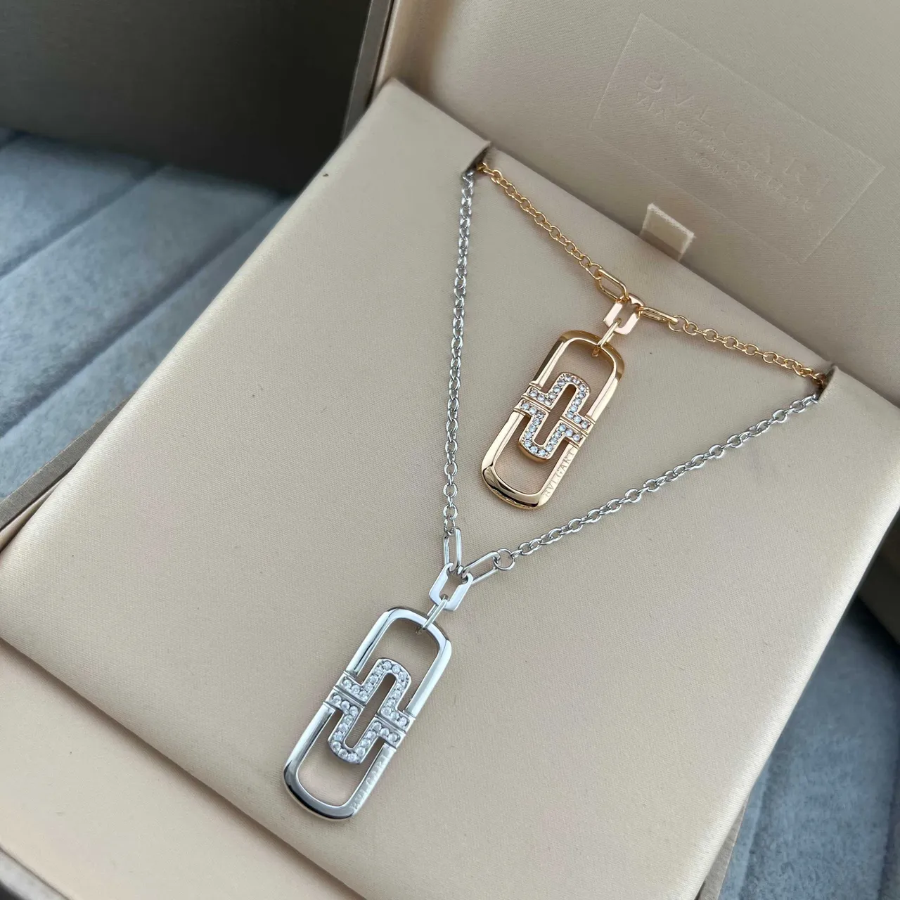Bvlgari B.zero1 argent or entrelacé géométrique pendentif pavé-set cristaux collier 5