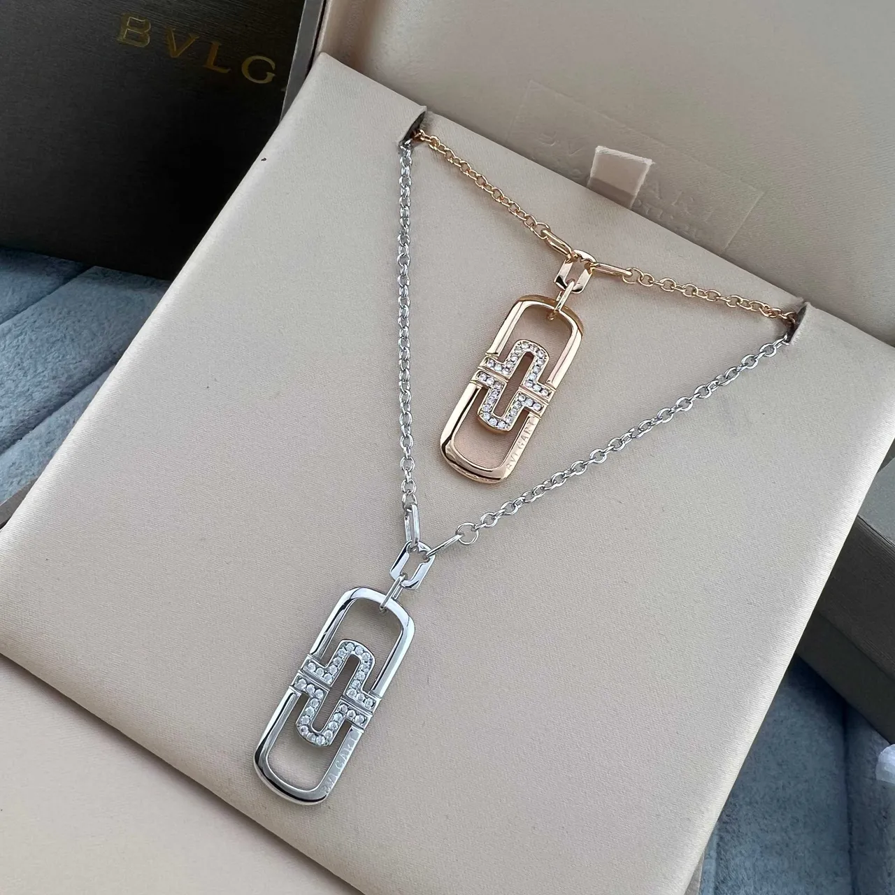 Bvlgari B.zero1 argent or entrelacé géométrique pendentif pavé-set cristaux collier 6