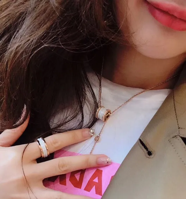 Bvlgari B.zero1 सादा सिरेमिक এবং পাভে ডায়মন্ড পেন্ড্যান্ট নেকলেস 7