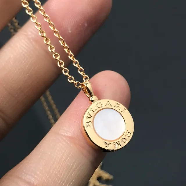 Bvlgari Colar Estilo Moeda Pavé Dourado 3