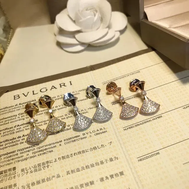 Bvlgari Diva's Dream Collier pendentif en forme d'éventail or argent pavé de cristaux 5
