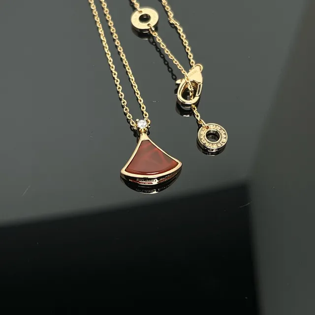 Bvlgari Diva's Fan Agate rouge et diamant collier pendentif 2