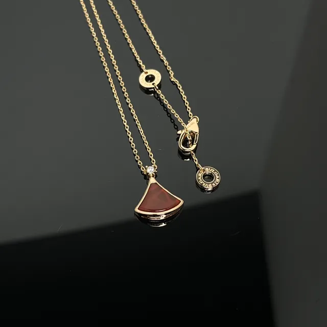 Bvlgari Diva's Fan Agate rouge et diamant collier pendentif 3