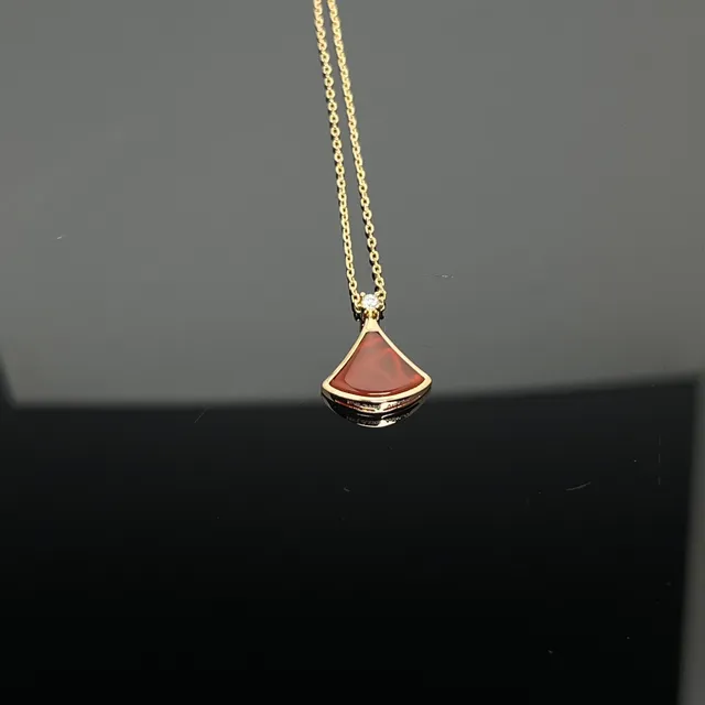Bvlgari Diva's Fan Agate rouge et diamant collier pendentif 4