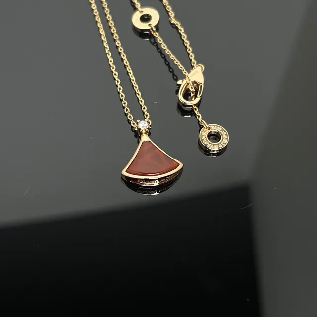 Bvlgari Diva's Fan Agate rouge et diamant collier pendentif 5