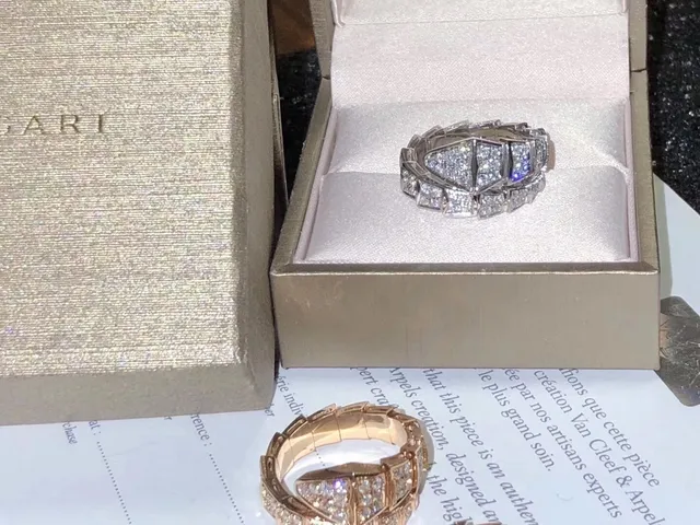 Bvlgari Divas’ Dream Bagues Géométriques Pavé Diamants et Pierres Inlay 2