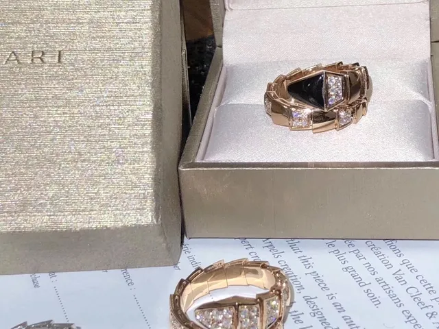 Bvlgari Divas’ Dream Bagues Géométriques Pavé Diamants et Pierres Inlay 3