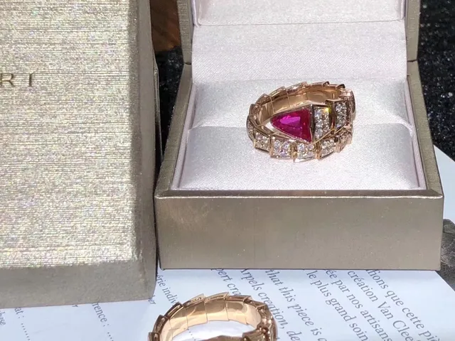 Bvlgari Divas’ Dream Bagues Géométriques Pavé Diamants et Pierres Inlay 4