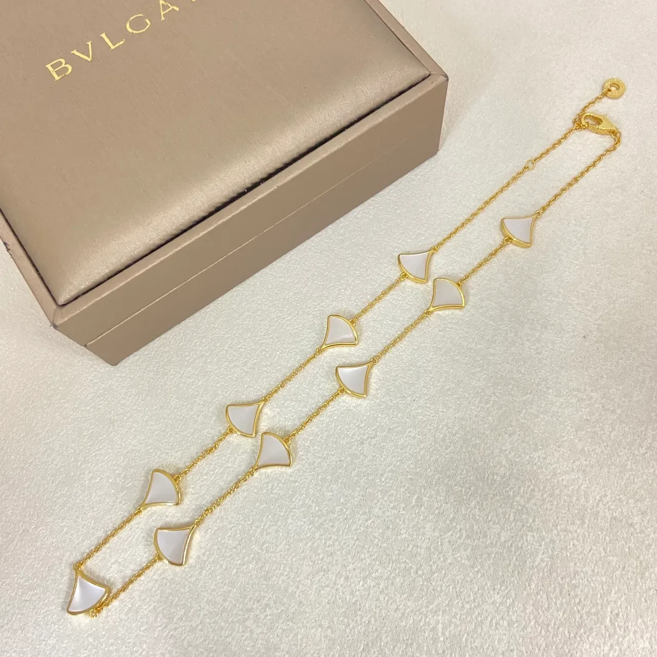 Bvlgari Divas’ Dream व्हाइट गोल्ड पंखे के आकार की जड़ाई वाला फाइन चेन संरचना ब्रेसलेट 4