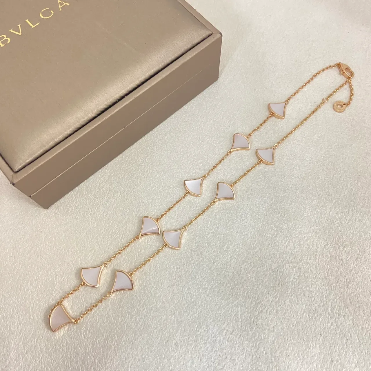 Bvlgari Divas’ Dream व्हाइट गोल्ड पंखे के आकार की जड़ाई वाला फाइन चेन संरचना ब्रेसलेट 6