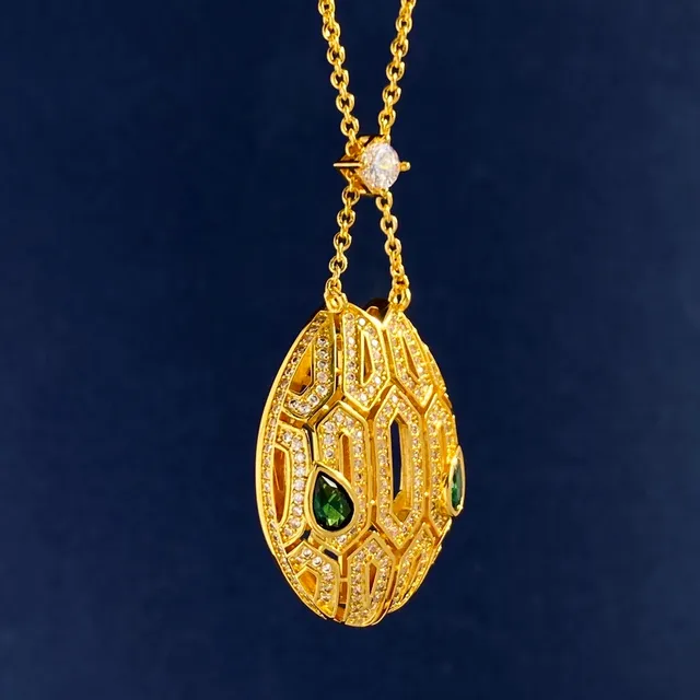 Bvlgari Collier pendentif or vert géométrique en treillis de diamants pavé 4