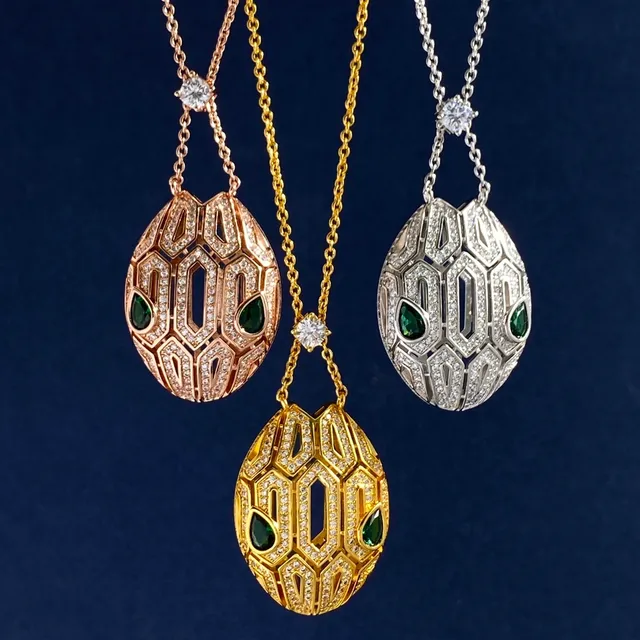 Bvlgari Collier pendentif or vert géométrique en treillis de diamants pavé 5