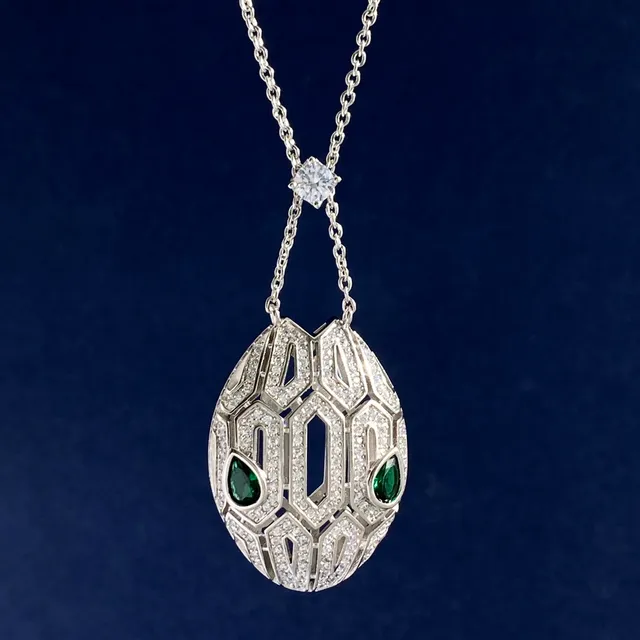 Bvlgari Collier pendentif or vert géométrique en treillis de diamants pavé 7