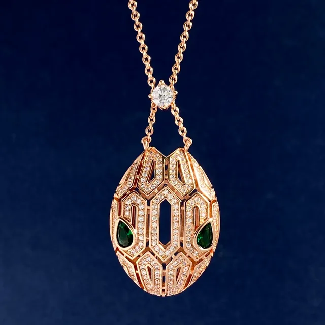 Bvlgari Collier pendentif or vert géométrique en treillis de diamants pavé 8