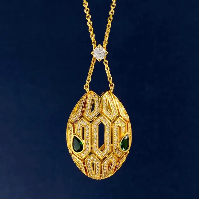 Bvlgari Collier pendentif or vert géométrique en treillis de diamants pavé 9