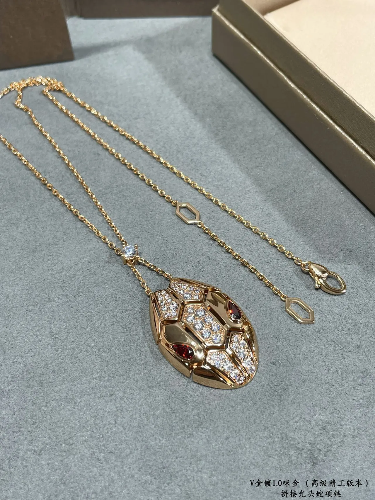 Bvlgari Pendentif Serpent Or Rouge Diamants Pavé Ecailles 7