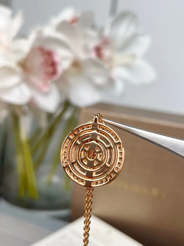 Bvlgari Collier Rose Blanche Pavé-Set en Or 2