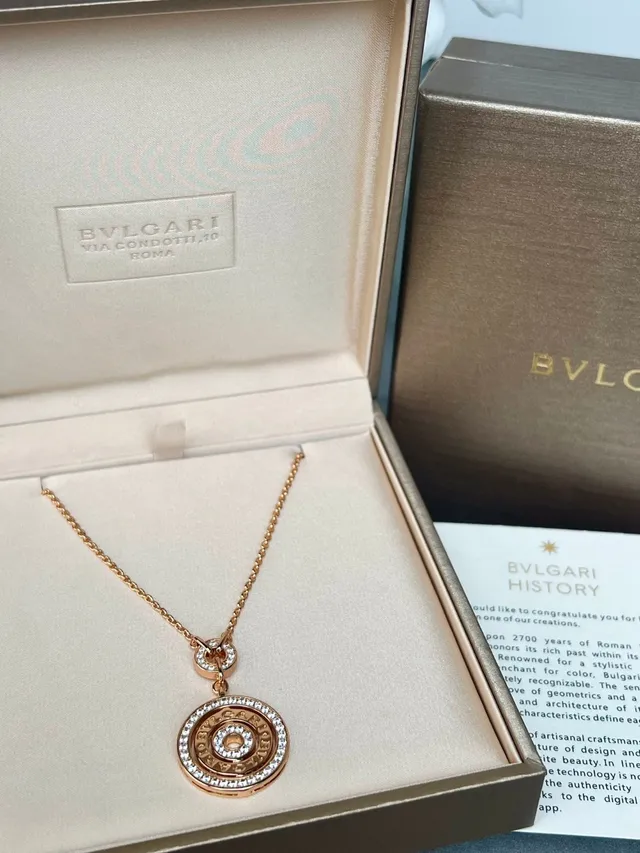Bvlgari Collier Rose Blanche Pavé-Set en Or 4