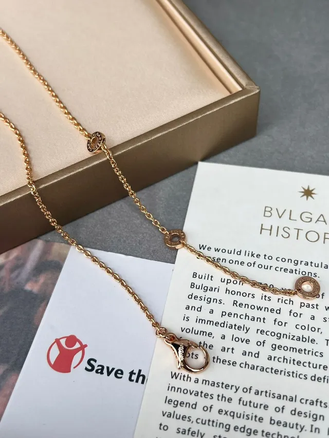 Bvlgari Collier Rose Blanche Pavé-Set en Or 5