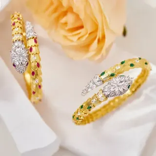 Bvlgari Serpenti रूबी और इमरल्ड हीरा सोना घुंघराले सांप कंगन