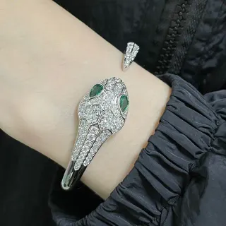 Bvlgari Serpenti সাপের মাথা পাভে ডায়মন্ড এবং ইমারল্ড ব্রেসলেট