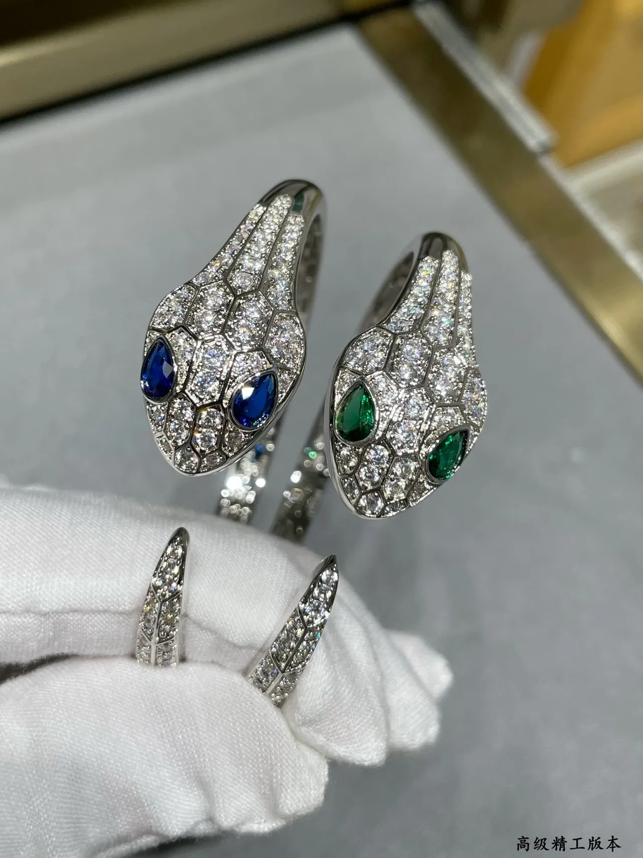 سوار Bvlgari Serpenti رأس الثعبان بانسي الماس والزمرد 3