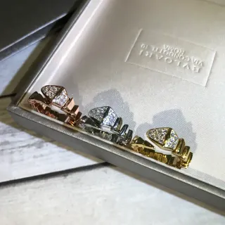 Bvlgari Serpenti Viper Pavé Diamond त्रिकोणीय सिर की अंगूठी