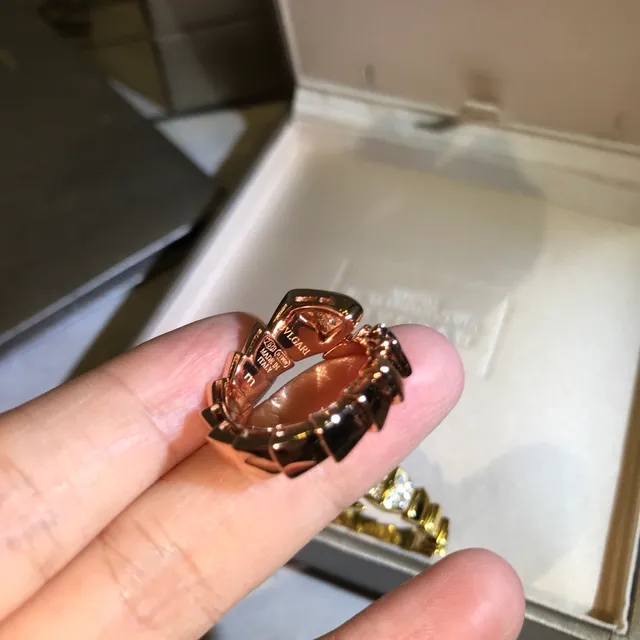 Bvlgari Serpenti Viper Pavé Diamond त्रिकोणीय सिर की अंगूठी 2