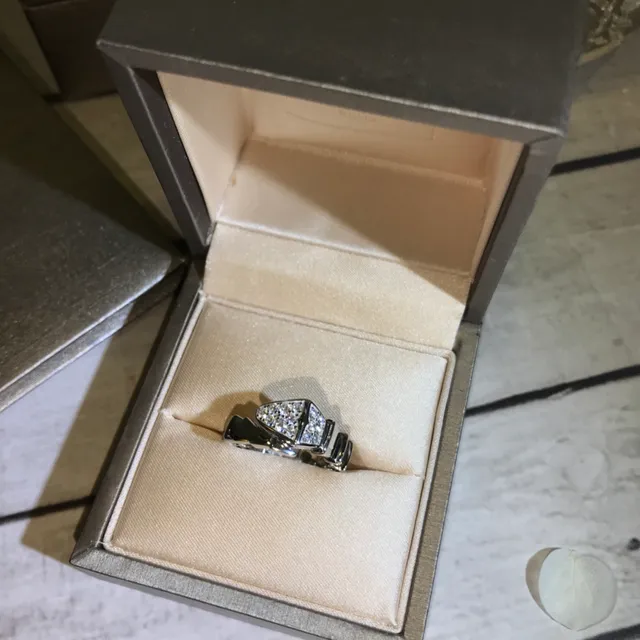 Bvlgari Serpenti Viper Pavé Diamond त्रिकोणीय सिर की अंगूठी 5