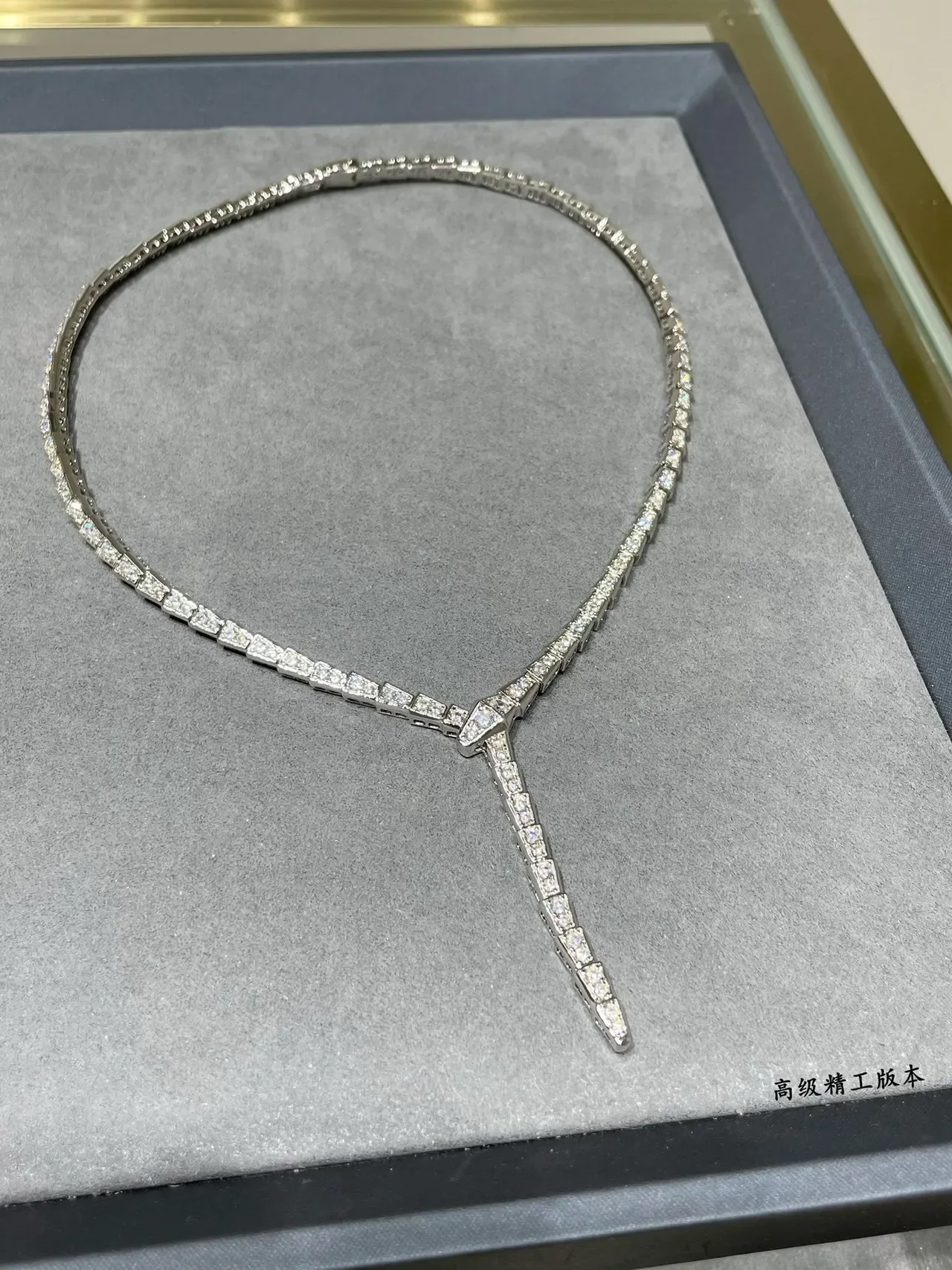 Bvlgari Collier argent transparent pavé de diamants inspiré en serpent 2