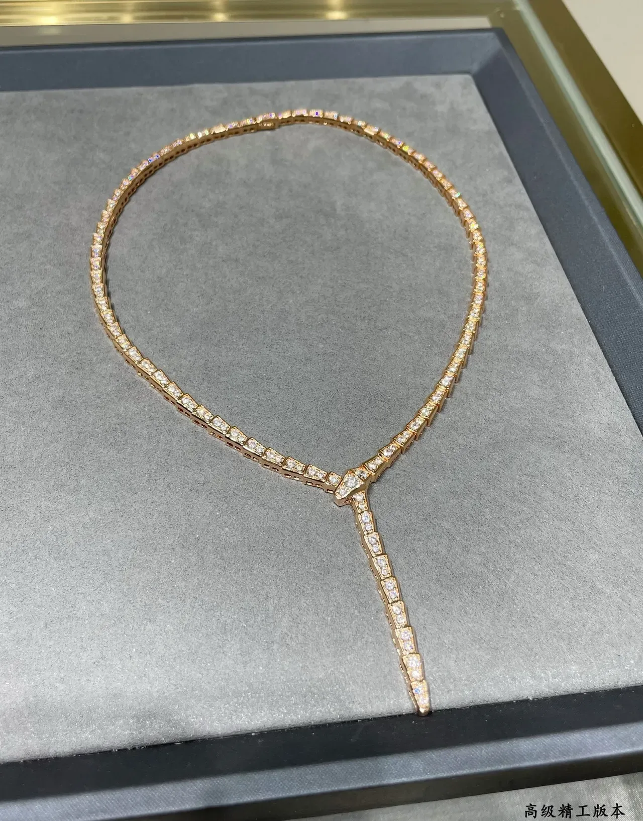 Bvlgari Collier argent transparent pavé de diamants inspiré en serpent 3