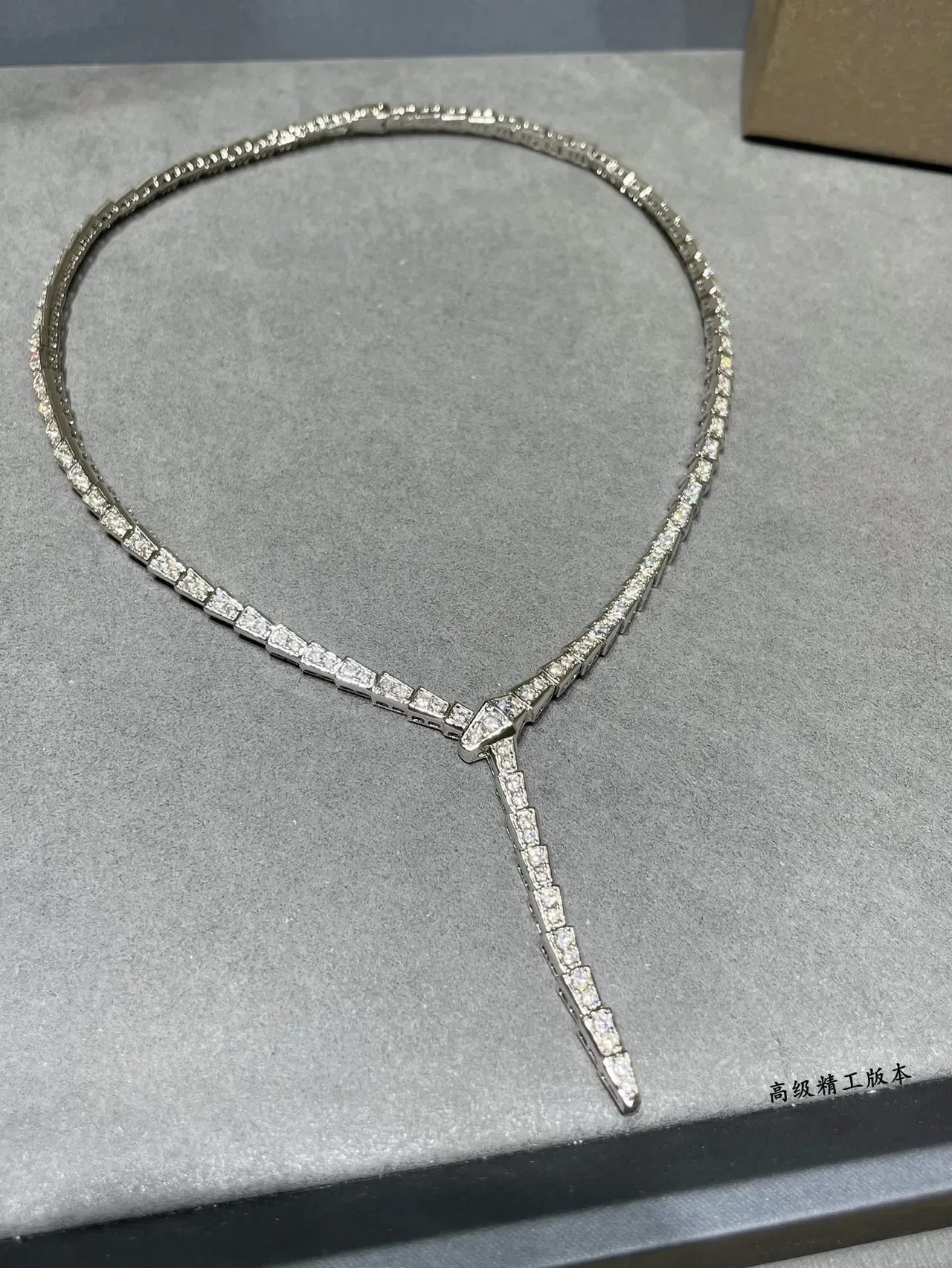 Bvlgari Collier argent transparent pavé de diamants inspiré en serpent 5