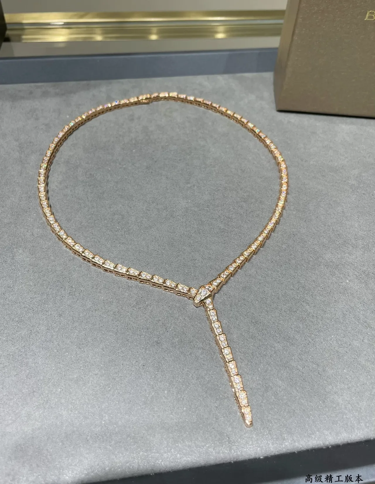 Bvlgari Collier argent transparent pavé de diamants inspiré en serpent 6