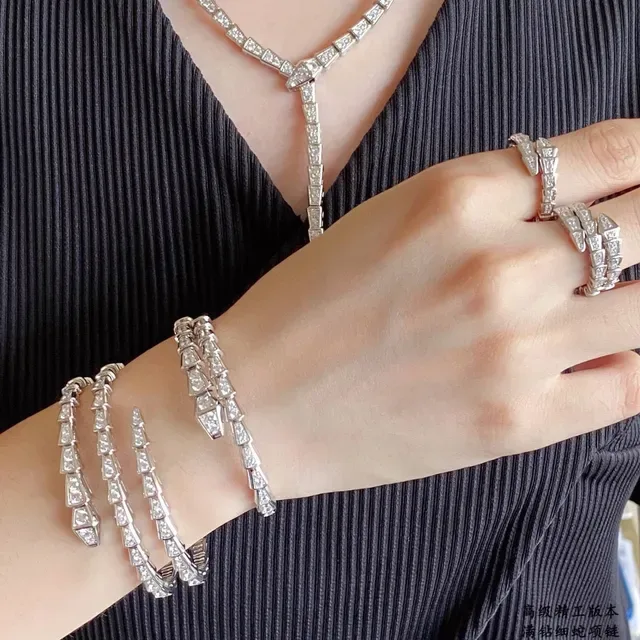 Bvlgari Collier argent transparent pavé de diamants inspiré en serpent 9