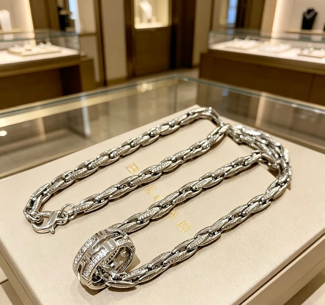 Bvlgari Colier à chaîne torsadée argent blanc avec pierres pavé 6