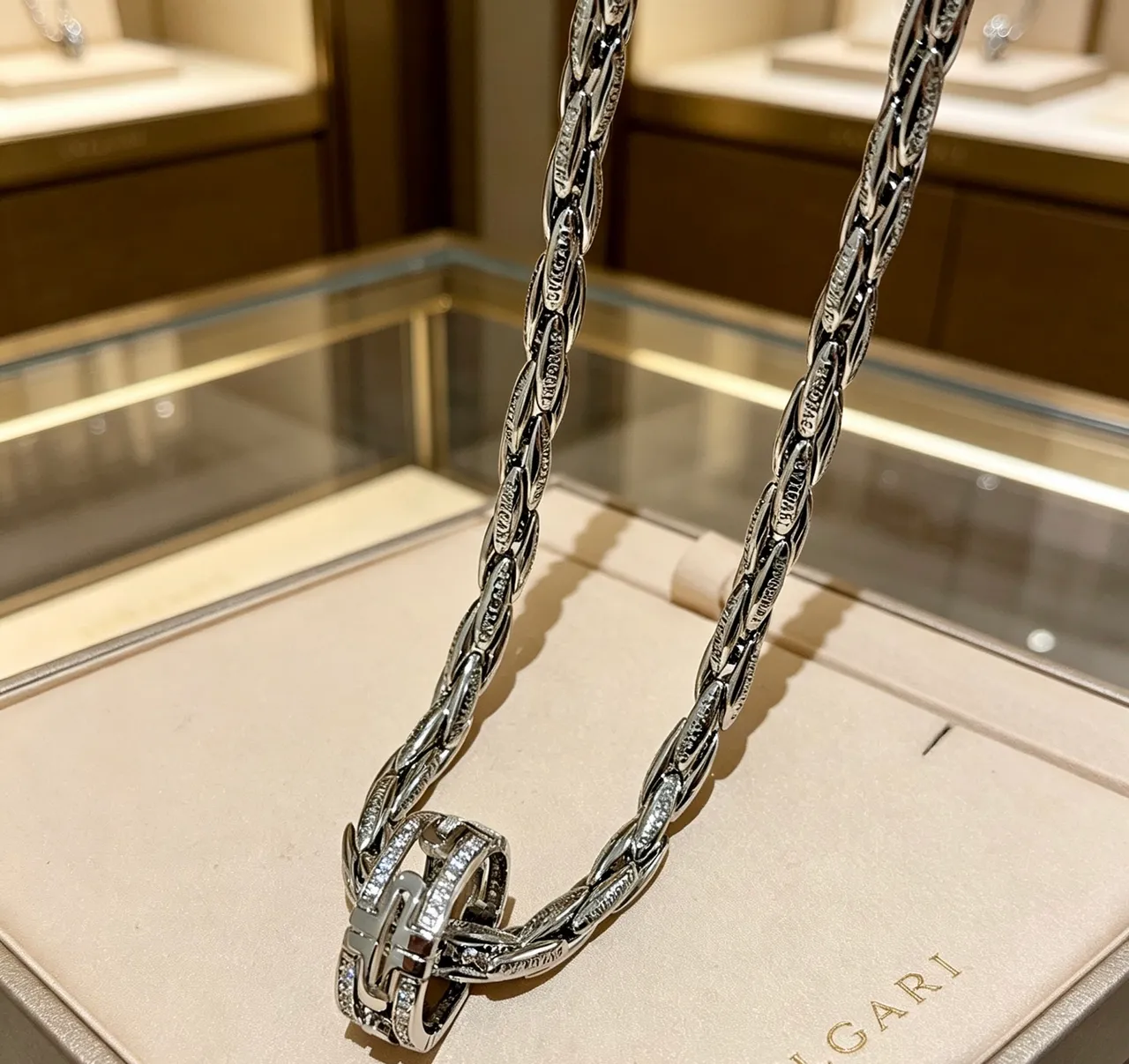 Bvlgari Colier à chaîne torsadée argent blanc avec pierres pavé 7