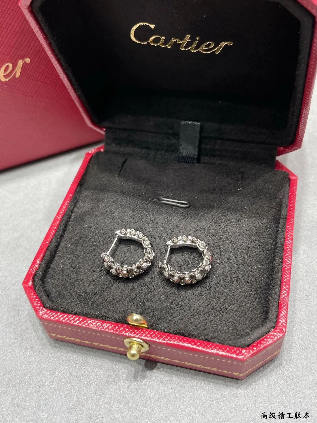 Cartier সোনা রুপা interlocking ডাবল-सी মোটিফ টেক্সচার্ড গ্র্যানুলেটেড সারফেস কানের দুল 3