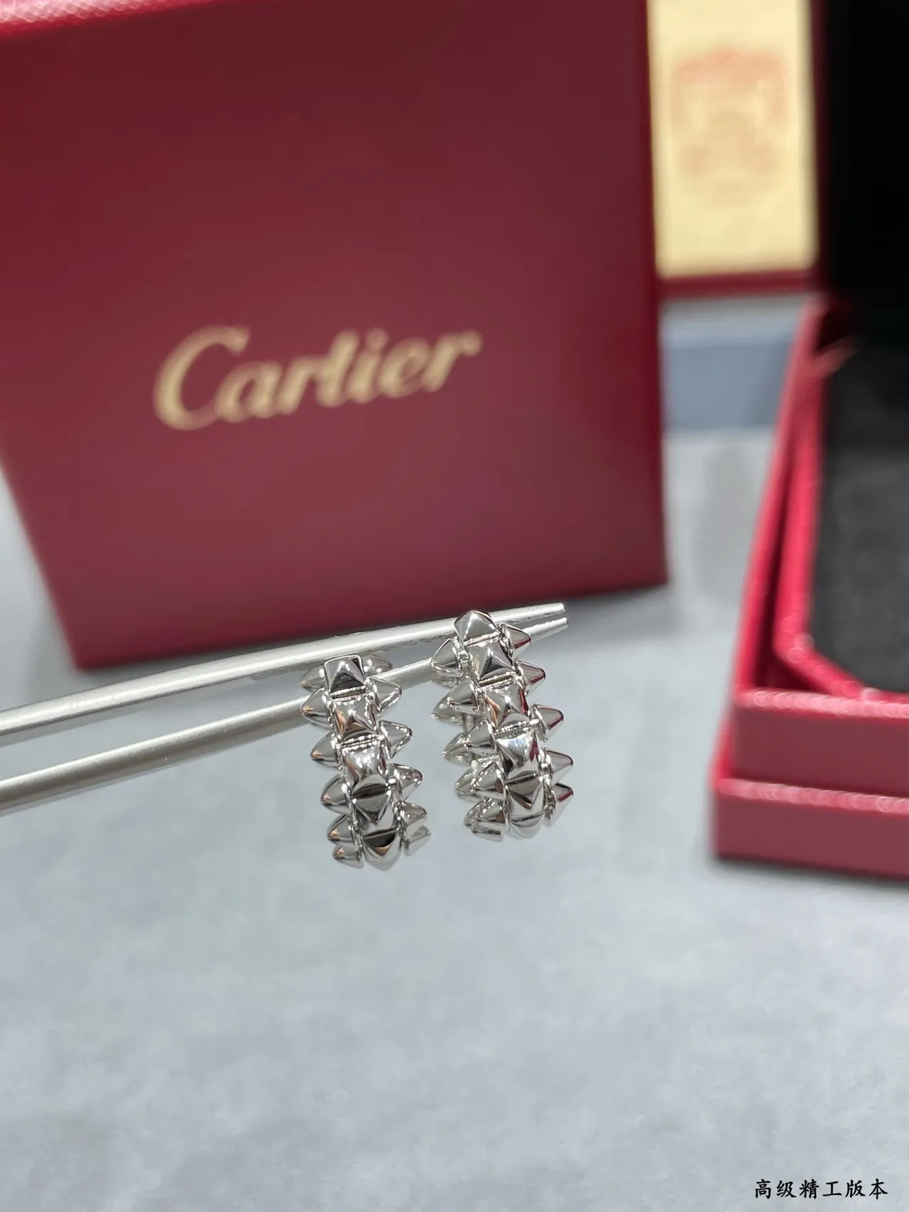 Cartier সোনা রুপা interlocking ডাবল-सी মোটিফ টেক্সচার্ড গ্র্যানুলেটেড সারফেস কানের দুল 6