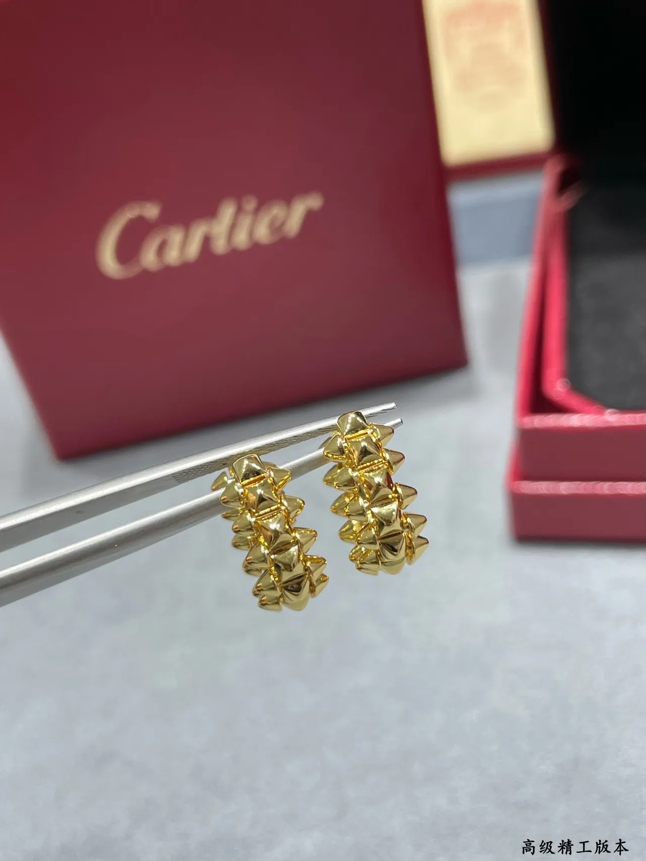 Cartier সোনা রুপা interlocking ডাবল-सी মোটিফ টেক্সচার্ড গ্র্যানুলেটেড সারফেস কানের দুল 7