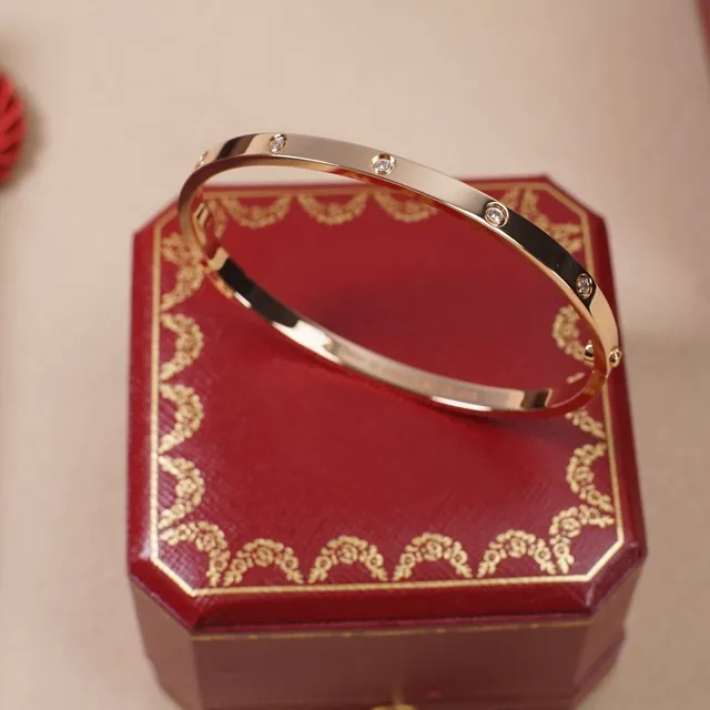 Cartier Juste un Clou Bracelet en Or avec Pierres Serties à la Bordure 2