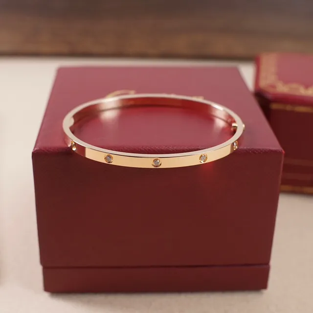 Cartier Juste un Clou Bracelet en Or avec Pierres Serties à la Bordure 3