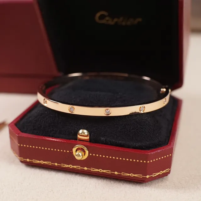 Cartier Juste un Clou Bracelet en Or avec Pierres Serties à la Bordure 4