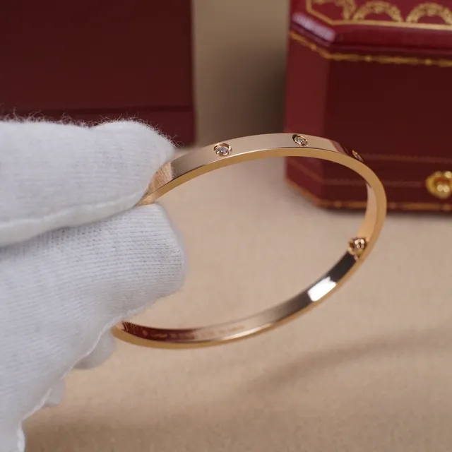 Cartier Juste un Clou Bracelet en Or avec Pierres Serties à la Bordure 7