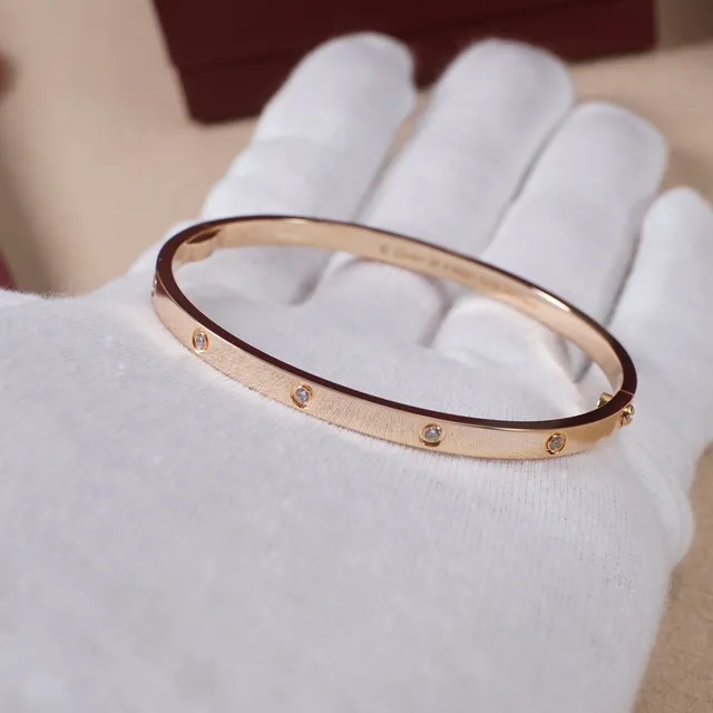 Cartier Juste un Clou Bracelet en Or avec Pierres Serties à la Bordure 8