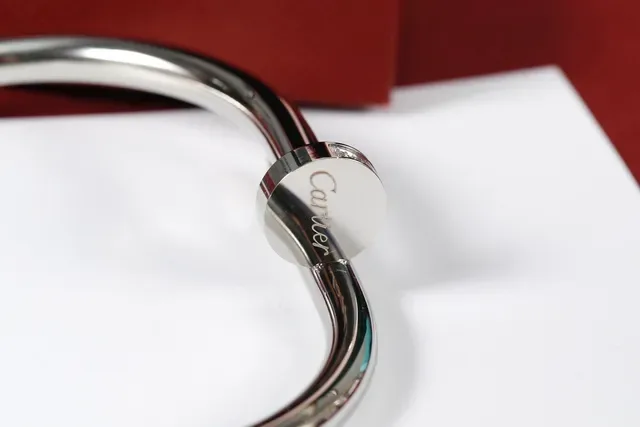 Cartier Juste un Clou Nail Motif Pavé Diamants Bracelets 2